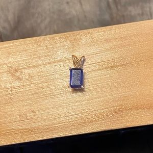 Sapphire pendant